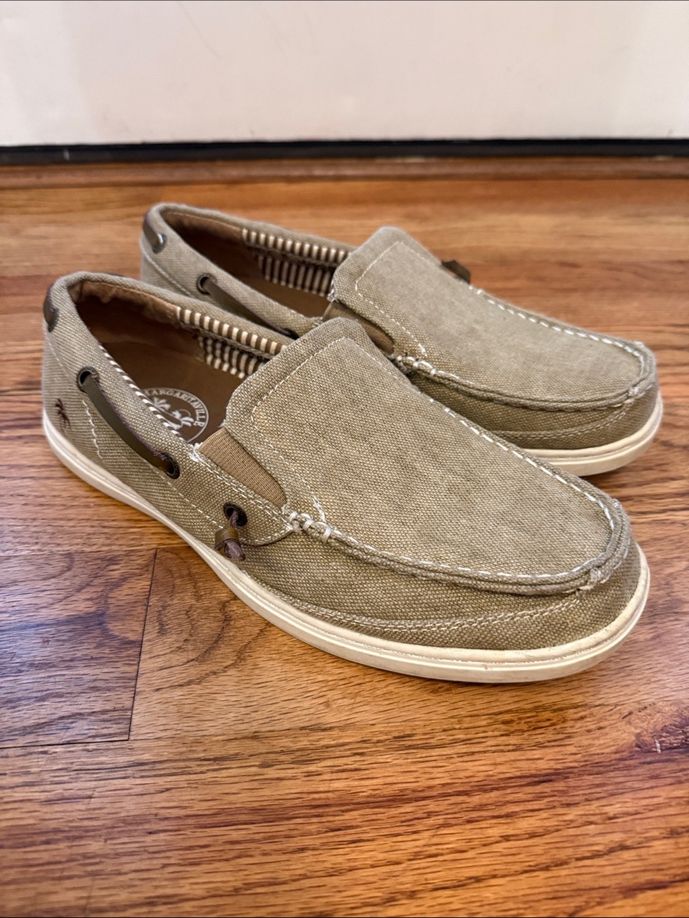 Casual Men’s Slip-On Canvas Shoes in Olive size 8.5
